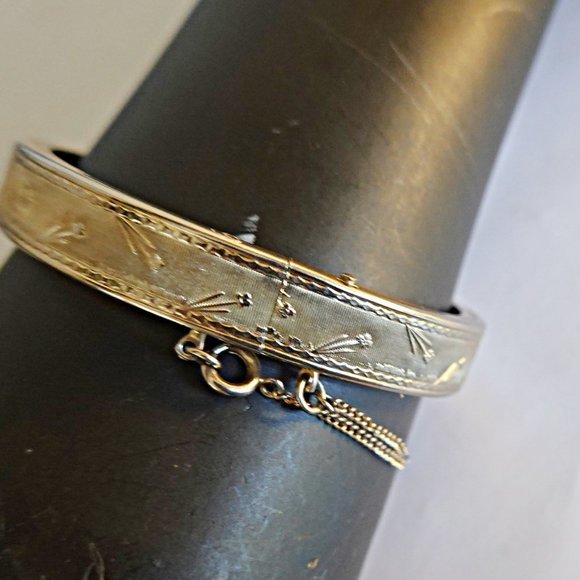 Vintage goldtone hinged Coro bangle bracelet with chain - Picture 2 of 2